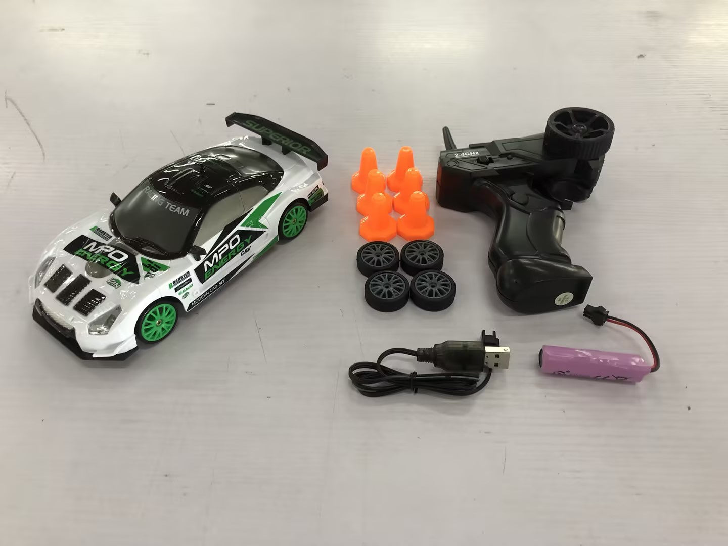 2.4G Drift Rc Car 4WD RC GTR Model AE86 RC 
